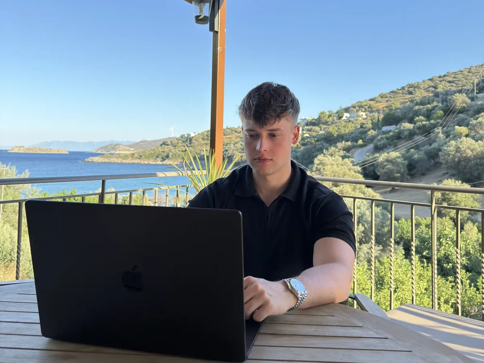 Arbeiten am Laptop 1